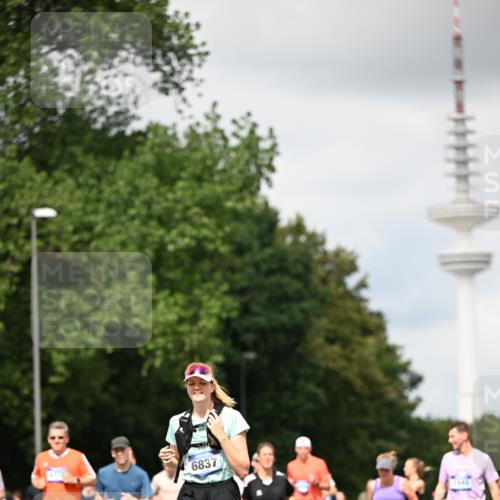 29.06.2025 - hella hamburg halbmarathon Dr. Thomas Lammeyer http://msf.ph/oto/8420847 29.06.2025 10:47:07 Kennedybrücke 1150, 1360, 1656, 1752, 1929, 1994, 2134, 2401, 2450, 2509, 2580, 2940, 2941, 3378, 3874, 4092, 4334, 4778, 5268, 5403, 5419, 6136, 6440, 6764, 6828, 6837, 7043, 7260, 7357, 7477, 7515, 7557, 7666, 8000, 8161, 8435, 8525, 8526, 9644, 9980, 10008, 10623, 10697, 10734, 10899, 11074, 11075, 11331 meine-sportfotos.de