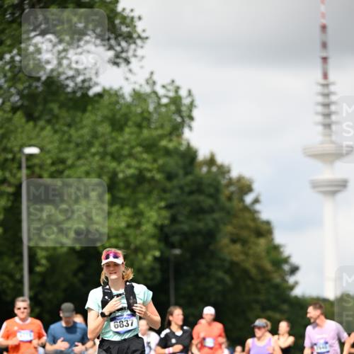 29.06.2025 - hella hamburg halbmarathon Dr. Thomas Lammeyer http://msf.ph/oto/8420857 29.06.2025 10:47:07 Kennedybrücke 1150, 1360, 1656, 1752, 1929, 1994, 2134, 2401, 2450, 2509, 2580, 2940, 2941, 3378, 3874, 4092, 4334, 4778, 5268, 5403, 5419, 6136, 6440, 6764, 6828, 6837, 7043, 7260, 7357, 7477, 7515, 7557, 7666, 8000, 8161, 8435, 8525, 8526, 9644, 9980, 10008, 10623, 10697, 10734, 10899, 11074, 11075, 11331 meine-sportfotos.de