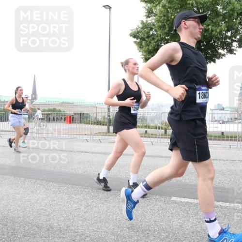 29.06.2025 - hella hamburg halbmarathon Lena Gebhardt http://msf.ph/oto/8420862 29.06.2025 10:52:30 Lombardsbrücke 1254, 18633, 1369, 1826, 1978, 2362, 2420, 2528, 2983, 3038, 3140, 3227, 3645, 4087, 4273, 4436, 4591, 4815, 5262, 5360, 6386, 6403, 6404, 6406, 6456, 6671, 6985, 7032, 7511, 7690, 7691, 7735, 7812, 8194, 8196, 8250, 8251, 8641, 9068, 9070, 9103, 9368, 9730, 9731, 10080, 10296, 10342, 10392, 10600, 10634, 10879, 10884, 10928, 11084, 11126, 11127, 11297, 11375, 11736, 11899, 11974, 12546, 12558, 12994 meine-sportfotos.de