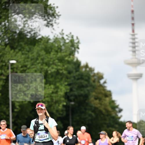 29.06.2025 - hella hamburg halbmarathon Dr. Thomas Lammeyer http://msf.ph/oto/8420870 29.06.2025 10:47:08 Kennedybrücke 1150, 1360, 1656, 1752, 1929, 1994, 2134, 2401, 2450, 2509, 2580, 2940, 2941, 3378, 3874, 4092, 4334, 4778, 4892, 5268, 5403, 5419, 6136, 6440, 6764, 6828, 6837, 7043, 7260, 7357, 7477, 7515, 7557, 7666, 8000, 8161, 8435, 8525, 8526, 9644, 9980, 10008, 10623, 10697, 10734, 10899, 11074, 11075, 11331 meine-sportfotos.de
