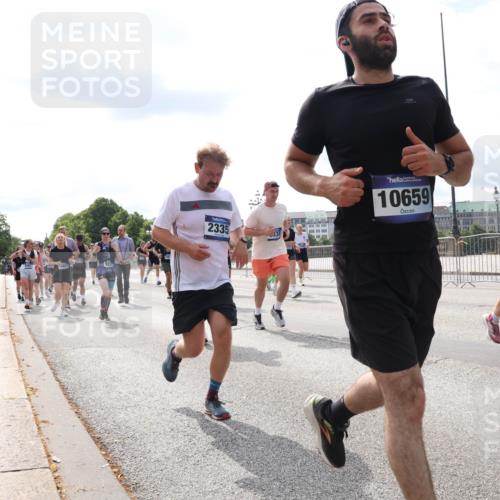 29.06.2025 - hella hamburg halbmarathon Lena Gebhardt http://msf.ph/oto/8420910 29.06.2025 10:18:27 Lombardsbrücke 2335, 33, 10659, 1159, 1160, 1234, 1268, 1325, 1554, 1820, 1982, 2087, 2147, 2335, 2634, 2703, 2931, 3125, 3202, 3321, 3482, 3529, 3977, 4123, 4383, 4710, 4738, 4802, 4804, 5049, 5909, 5910, 6270, 6332, 6533, 7094, 7160, 7214, 7454, 7641, 7649, 7838, 7882, 7883, 8067, 8248, 8341, 8665, 9222, 9276, 9505, 9539, 9586, 9658, 9717, 9748, 9834, 9844, 10172, 10332, 10502, 10659, 10687, 10908, 12498, 12541, 12548, 12552, 12703, 13341 meine-sportfotos.de