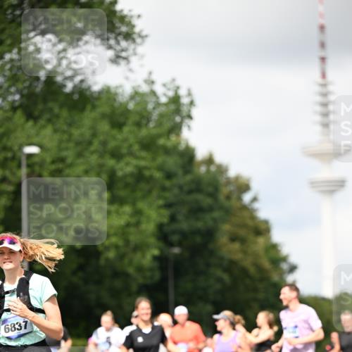 29.06.2025 - hella hamburg halbmarathon Dr. Thomas Lammeyer http://msf.ph/oto/8420921 29.06.2025 10:47:09 Kennedybrücke 1150, 1360, 1656, 1752, 1929, 1994, 2134, 2401, 2450, 2509, 2580, 2940, 2941, 3378, 3874, 4092, 4334, 4778, 4891, 4892, 5268, 5403, 6136, 6440, 6764, 6828, 6837, 7260, 7357, 7477, 7515, 7557, 7666, 8000, 8161, 8435, 8525, 8526, 9644, 9980, 10008, 10697, 10734, 10899, 11074, 11075, 11331 meine-sportfotos.de