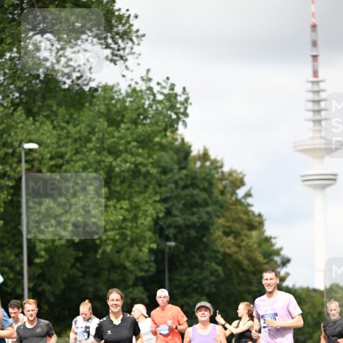 29.06.2025 - hella hamburg halbmarathon Dr. Thomas Lammeyer http://msf.ph/oto/8420947 29.06.2025 10:47:09 Kennedybrücke 1150, 1360, 1656, 1752, 1929, 1994, 2134, 2401, 2450, 2509, 2580, 2940, 2941, 3378, 3874, 4092, 4334, 4778, 4891, 4892, 5268, 5403, 6136, 6440, 6764, 6828, 6837, 7260, 7357, 7477, 7515, 7557, 7666, 8000, 8161, 8435, 8525, 8526, 9644, 9980, 10008, 10697, 10734, 10899, 11074, 11075, 11331 meine-sportfotos.de