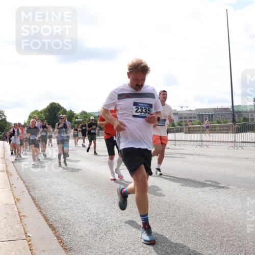 29.06.2025 - hella hamburg halbmarathon Lena Gebhardt http://msf.ph/oto/8420948 29.06.2025 10:18:28 Lombardsbrücke 922, 2335, 6332, 1234, 1268, 1325, 1521, 1554, 1820, 1982, 2087, 2147, 2335, 2634, 2703, 2821, 2931, 3125, 3202, 3321, 3482, 3529, 3591, 3592, 3977, 4123, 4383, 4710, 4738, 4802, 4804, 5049, 5909, 5910, 6270, 6332, 6533, 7094, 7160, 7214, 7454, 7641, 7649, 7838, 7882, 7883, 8067, 8248, 8341, 8665, 9222, 9276, 9505, 9539, 9586, 9658, 9717, 9748, 9834, 9844, 10172, 10332, 10502, 10659, 10687, 10908, 12498, 12541, 12548, 12552, 12703, 13341 meine-sportfotos.de