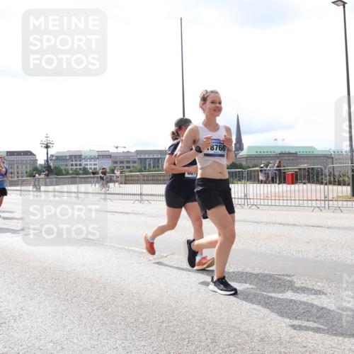 29.06.2025 - hella hamburg halbmarathon Lena Gebhardt http://msf.ph/oto/8420985 29.06.2025 10:27:41 Lombardsbrücke 4372, 3389, 8766, 1148, 2080, 2775, 3389, 4372, 5177, 5285, 5825, 6214, 6259, 7497, 7764, 7944, 7978, 8085, 9567, 9688, 10158, 10412, 10413, 11256, 11766, 12500, 12823, 13043, 13860, 14206, 15607, 15641, 16569, 16804, 16838, 17427, 17791, 18012, 18097, 18301, 18626, 18766 meine-sportfotos.de
