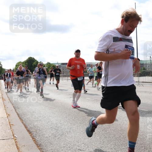 29.06.2025 - hella hamburg halbmarathon Lena Gebhardt http://msf.ph/oto/8420989 29.06.2025 10:18:28 Lombardsbrücke 18807, 9222, 135, 1334, 1234, 1268, 1325, 1521, 1554, 1820, 1982, 2087, 2147, 2335, 2634, 2703, 2821, 2931, 3125, 3202, 3321, 3482, 3529, 3591, 3592, 3977, 4123, 4383, 4710, 4738, 4802, 4804, 5049, 5909, 5910, 6270, 6332, 6533, 7094, 7160, 7214, 7454, 7641, 7649, 7838, 7882, 7883, 8067, 8248, 8341, 8665, 9222, 9276, 9505, 9539, 9586, 9658, 9717, 9748, 9834, 9844, 10172, 10332, 10502, 10659, 10687, 10908, 12498, 12541, 12548, 12552, 12703, 13341 meine-sportfotos.de