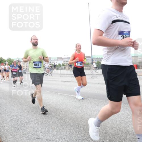 29.06.2025 - hella hamburg halbmarathon Lena Gebhardt http://msf.ph/oto/8420995 29.06.2025 10:52:31 Lombardsbrücke 7812, 21, 18119, 15205, 6671, 7735, 20, 1369, 1826, 1978, 2362, 2420, 2528, 2983, 3140, 3227, 3645, 4087, 4273, 4436, 4591, 4815, 5262, 5360, 6386, 6403, 6404, 6406, 6456, 6671, 6985, 7032, 7511, 7690, 7691, 7735, 7812, 8194, 8196, 8250, 8251, 8641, 9068, 9070, 9103, 9368, 9731, 10080, 10296, 10342, 10392, 10600, 10634, 10879, 10884, 10928, 11084, 11126, 11127, 11297, 11375, 11736, 11899, 11974, 12546, 12558, 12994, 14009 meine-sportfotos.de