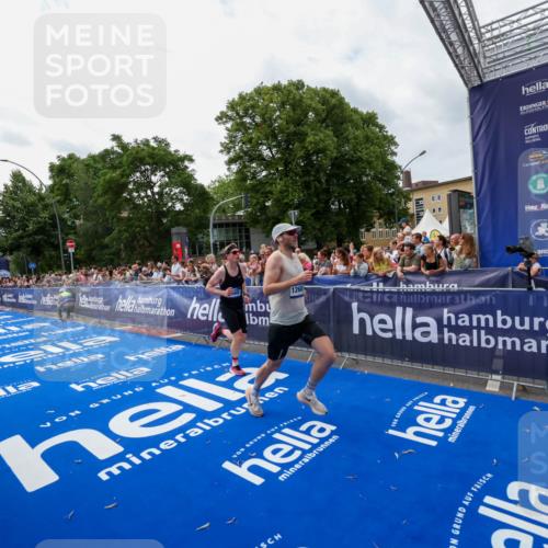 29.06.2025 - hella hamburg halbmarathon Zöllner http://msf.ph/oto/8421012 29.06.2025 10:31:40 Ziel 5660, 7793, 12681, 13606, 13617, 15835 meine-sportfotos.de