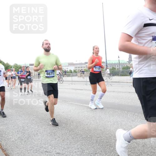 29.06.2025 - hella hamburg halbmarathon Lena Gebhardt http://msf.ph/oto/8421014 29.06.2025 10:52:31 Lombardsbrücke 7812, 18115, 6671, 7735, 2, 1369, 1826, 1978, 2362, 2420, 2528, 2983, 3140, 3227, 3645, 4087, 4273, 4436, 4591, 4815, 5262, 5360, 6386, 6403, 6404, 6406, 6456, 6671, 6985, 7032, 7511, 7690, 7691, 7735, 7812, 8194, 8196, 8250, 8251, 8641, 9068, 9070, 9103, 9368, 9731, 10080, 10296, 10342, 10392, 10600, 10634, 10879, 10884, 10928, 11084, 11126, 11127, 11297, 11375, 11736, 11899, 11974, 12546, 12558, 12994, 14009 meine-sportfotos.de