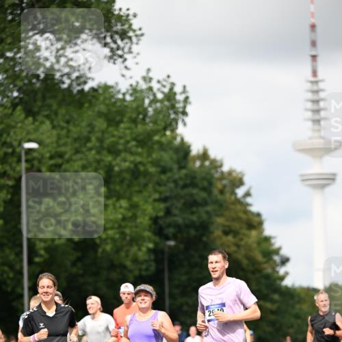 29.06.2025 - hella hamburg halbmarathon Dr. Thomas Lammeyer http://msf.ph/oto/8421023 29.06.2025 10:47:11 Kennedybrücke 1150, 1360, 1656, 1929, 1994, 2401, 2450, 2509, 2580, 2940, 2941, 3378, 3874, 4092, 4334, 4778, 4891, 4892, 5268, 5403, 6136, 6440, 6764, 6828, 6837, 7260, 7357, 7477, 7515, 7557, 7666, 8000, 8161, 8435, 8525, 8526, 9304, 9980, 10008, 10697, 10734, 10899, 11331 meine-sportfotos.de