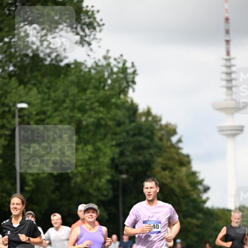 29.06.2025 - hella hamburg halbmarathon Dr. Thomas Lammeyer http://msf.ph/oto/8421039 29.06.2025 10:47:11 Kennedybrücke 1150, 1360, 1656, 1929, 1994, 2401, 2450, 2509, 2580, 2940, 2941, 3378, 3874, 4092, 4334, 4778, 4891, 4892, 5268, 5403, 6136, 6440, 6764, 6828, 6837, 7260, 7357, 7477, 7515, 7557, 7666, 8000, 8161, 8435, 8525, 8526, 9304, 9980, 10008, 10697, 10734, 10899, 11331 meine-sportfotos.de