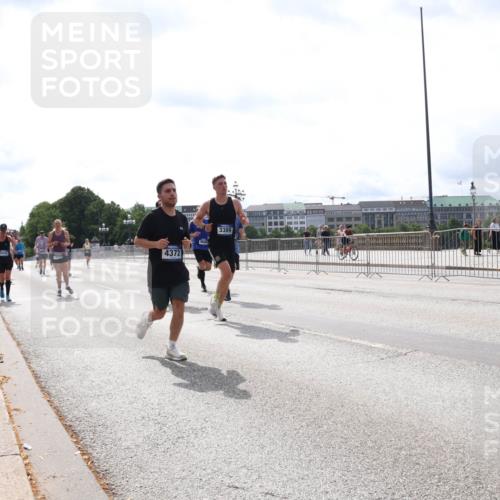 29.06.2025 - hella hamburg halbmarathon Lena Gebhardt http://msf.ph/oto/8421060 29.06.2025 10:27:41 Lombardsbrücke 4372, 3389, 1148, 2080, 2775, 3389, 4372, 5177, 5285, 5825, 6214, 6259, 7497, 7764, 7944, 7978, 8085, 9567, 9688, 10158, 10412, 10413, 11256, 11766, 12500, 12823, 13043, 13860, 14206, 15607, 15641, 16569, 16804, 16838, 17427, 17791, 18012, 18097, 18301, 18626, 18766 meine-sportfotos.de