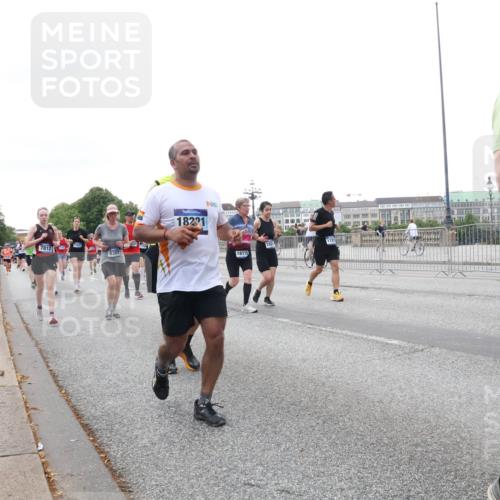29.06.2025 - hella hamburg halbmarathon Lena Gebhardt http://msf.ph/oto/8421063 29.06.2025 10:52:32 Lombardsbrücke 7812, 9368, 182, 1, 18115, 6671, 1369, 1826, 1978, 2362, 2420, 2528, 2983, 3140, 3227, 3645, 4087, 4273, 4436, 4591, 4815, 5262, 5360, 6386, 6403, 6404, 6406, 6456, 6671, 6985, 7032, 7511, 7690, 7691, 7735, 7812, 8194, 8196, 8250, 8251, 8641, 9068, 9070, 9103, 9368, 9731, 10080, 10296, 10342, 10392, 10600, 10634, 10879, 10884, 10928, 11084, 11126, 11127, 11297, 11736, 11899, 11974, 12546, 12558, 12994, 14009 meine-sportfotos.de