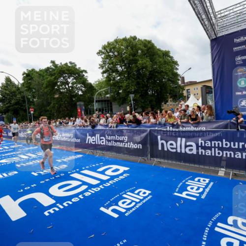 29.06.2025 - hella hamburg halbmarathon Zöllner http://msf.ph/oto/8421068 29.06.2025 10:31:42 Ziel 7793, 13606, 13617, 15835, 18102 meine-sportfotos.de