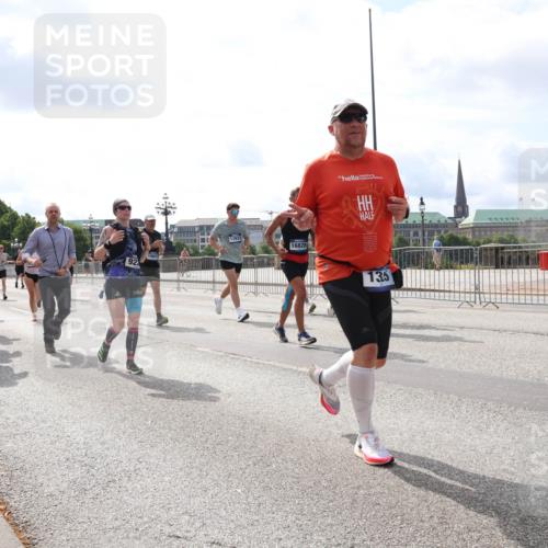 29.06.2025 - hella hamburg halbmarathon Lena Gebhardt http://msf.ph/oto/8421076 29.06.2025 10:18:29 Lombardsbrücke 18807, 92, 13933, 16828, 135, 1234, 1268, 1325, 1521, 1554, 1820, 1982, 2087, 2147, 2335, 2634, 2703, 2821, 2931, 3125, 3202, 3321, 3482, 3529, 3591, 3592, 3977, 4123, 4383, 4710, 4738, 4802, 4804, 5049, 5834, 5909, 5910, 6270, 6332, 6533, 7121, 7160, 7214, 7454, 7838, 7882, 7883, 8067, 8248, 8341, 8665, 9222, 9276, 9505, 9539, 9586, 9658, 9748, 9834, 9844, 10172, 10502, 10659, 10687, 10908, 12498, 12541, 12548, 12552, 12703, 13341 meine-sportfotos.de