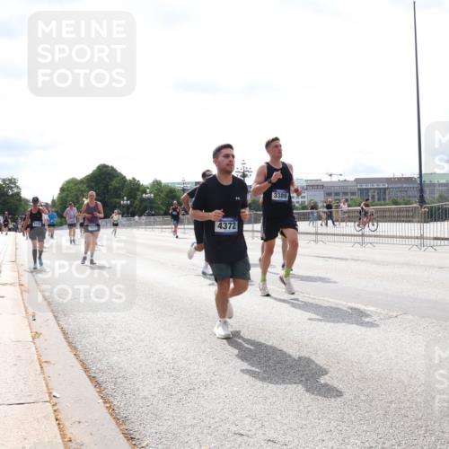 29.06.2025 - hella hamburg halbmarathon Lena Gebhardt http://msf.ph/oto/8421097 29.06.2025 10:27:42 Lombardsbrücke 4372, 3389, 1148, 2080, 2775, 3389, 4372, 5177, 5285, 5825, 5847, 6214, 7497, 7764, 7944, 7978, 8085, 9567, 9688, 10158, 10412, 10413, 11256, 11739, 11766, 12500, 12823, 13043, 13860, 14206, 15607, 15641, 16569, 16804, 16838, 17427, 17791, 18012, 18097, 18301, 18626, 18766 meine-sportfotos.de