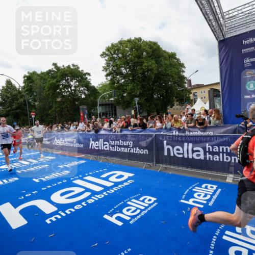 29.06.2025 - hella hamburg halbmarathon Zöllner http://msf.ph/oto/8421103 29.06.2025 10:31:43 Ziel 7793, 13606, 13617, 15835, 18102 meine-sportfotos.de