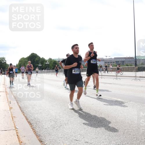29.06.2025 - hella hamburg halbmarathon Lena Gebhardt http://msf.ph/oto/8421111 29.06.2025 10:27:42 Lombardsbrücke 4372, 3389, 1148, 2080, 2775, 3389, 4372, 5177, 5285, 5825, 5847, 6214, 7497, 7764, 7944, 7978, 8085, 9567, 9688, 10158, 10412, 10413, 11256, 11739, 11766, 12500, 12823, 13043, 13860, 14206, 15607, 15641, 16569, 16804, 16838, 17427, 17791, 18012, 18097, 18301, 18626, 18766 meine-sportfotos.de