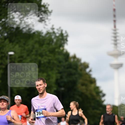 29.06.2025 - hella hamburg halbmarathon Dr. Thomas Lammeyer http://msf.ph/oto/8421112 29.06.2025 10:47:13 Kennedybrücke 1150, 1360, 1656, 1929, 1994, 2401, 2450, 2509, 2580, 2940, 2941, 3378, 3874, 4092, 4334, 4778, 4891, 4892, 5268, 5403, 6440, 6764, 6837, 7260, 7357, 7477, 7515, 7557, 7666, 8000, 8161, 8435, 8525, 8526, 9304, 9980, 10008, 10697, 10734, 10899, 11331 meine-sportfotos.de