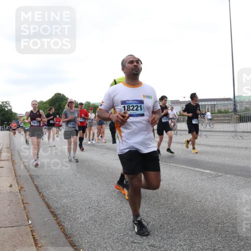 29.06.2025 - hella hamburg halbmarathon Lena Gebhardt http://msf.ph/oto/8421117 29.06.2025 10:52:32 Lombardsbrücke 7812, 9368, 9731, 18221, 1520, 1369, 1826, 1978, 2362, 2420, 2528, 2983, 3140, 3227, 3645, 4087, 4273, 4436, 4591, 4815, 5262, 5360, 6386, 6403, 6404, 6406, 6456, 6671, 6985, 7032, 7511, 7690, 7691, 7735, 7812, 8194, 8196, 8250, 8251, 8641, 9068, 9070, 9103, 9368, 9731, 10080, 10296, 10342, 10392, 10600, 10634, 10879, 10884, 10928, 11084, 11126, 11127, 11297, 11736, 11899, 11974, 12546, 12558, 12994, 14009 meine-sportfotos.de