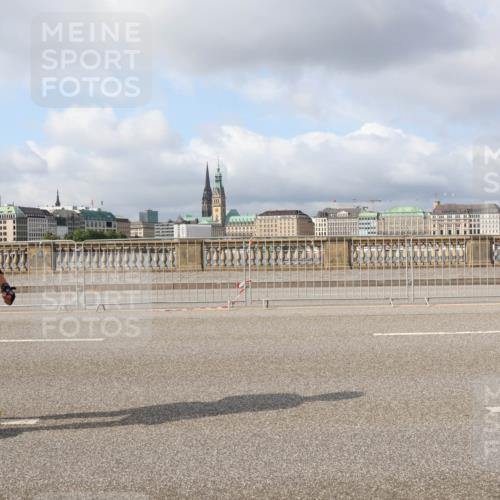29.06.2025 - hella hamburg halbmarathon Lena Gebhardt http://msf.ph/oto/8421121 29.06.2025 08:57:45 Lombardsbrücke 176 meine-sportfotos.de