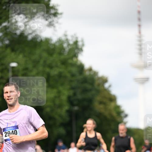 29.06.2025 - hella hamburg halbmarathon Dr. Thomas Lammeyer http://msf.ph/oto/8421144 29.06.2025 10:47:14 Kennedybrücke 1150, 1360, 1656, 1929, 1994, 2401, 2450, 2509, 2580, 2940, 2941, 3378, 3874, 4092, 4334, 4778, 4891, 4892, 5268, 5403, 6440, 6764, 6837, 7357, 7477, 7515, 7557, 7666, 8000, 8161, 8435, 8525, 8526, 9304, 9980, 10008, 10697, 10734, 10899, 11331 meine-sportfotos.de