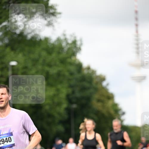 29.06.2025 - hella hamburg halbmarathon Dr. Thomas Lammeyer http://msf.ph/oto/8421150 29.06.2025 10:47:14 Kennedybrücke 1150, 1360, 1656, 1929, 1994, 2401, 2450, 2509, 2580, 2940, 2941, 3378, 3874, 4092, 4334, 4778, 4891, 4892, 5268, 5403, 6440, 6764, 6837, 7357, 7477, 7515, 7557, 7666, 8000, 8161, 8435, 8525, 8526, 9304, 9980, 10008, 10697, 10734, 10899, 11331 meine-sportfotos.de