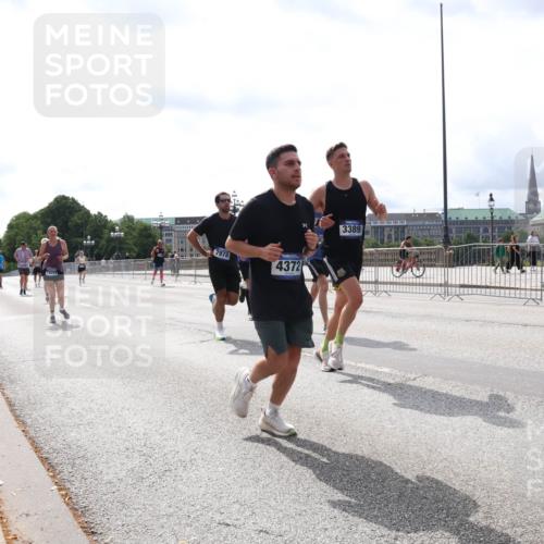 29.06.2025 - hella hamburg halbmarathon Lena Gebhardt http://msf.ph/oto/8421152 29.06.2025 10:27:42 Lombardsbrücke 8056, 7978, 4372, 3389, 1148, 2080, 2775, 3389, 4372, 5177, 5285, 5825, 5847, 6214, 7497, 7764, 7944, 7978, 8085, 9567, 9688, 10158, 10412, 10413, 11256, 11739, 11766, 12500, 12823, 13043, 13860, 14206, 15607, 15641, 16569, 16804, 16838, 17427, 17791, 18012, 18097, 18301, 18626, 18766 meine-sportfotos.de