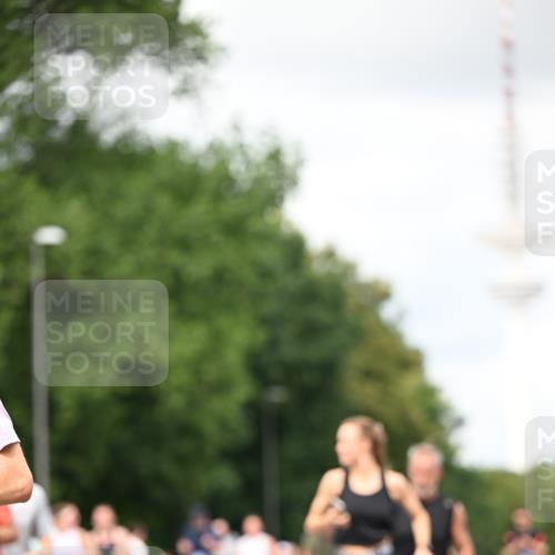 29.06.2025 - hella hamburg halbmarathon Dr. Thomas Lammeyer http://msf.ph/oto/8421176 29.06.2025 10:47:14 Kennedybrücke 1150, 1360, 1656, 1929, 1994, 2401, 2450, 2509, 2580, 2940, 2941, 3378, 3874, 4092, 4334, 4778, 4891, 4892, 5268, 5403, 6440, 6764, 6837, 7357, 7477, 7515, 7557, 7666, 8000, 8161, 8435, 8525, 8526, 9304, 9980, 10008, 10697, 10734, 10899, 11331 meine-sportfotos.de