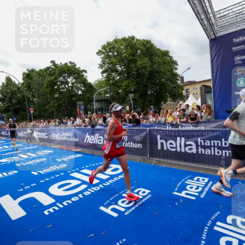 29.06.2025 - hella hamburg halbmarathon Zöllner http://msf.ph/oto/8421177 29.06.2025 10:31:45 Ziel 5187, 13606, 13617, 15835, 18102 meine-sportfotos.de