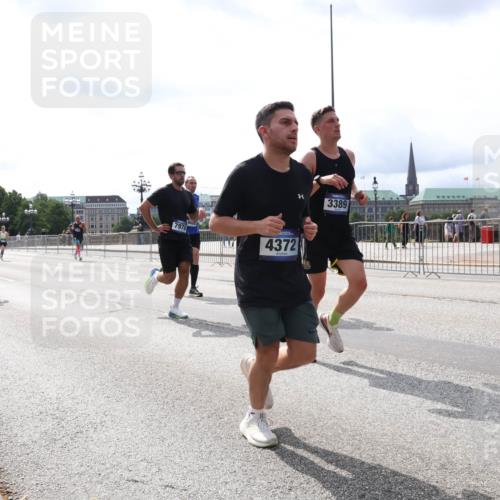 29.06.2025 - hella hamburg halbmarathon Lena Gebhardt http://msf.ph/oto/8421191 29.06.2025 10:27:43 Lombardsbrücke 8056, 18012, 4372, 3389, 1148, 2080, 2775, 3389, 4372, 5177, 5285, 5825, 5847, 6214, 7497, 7764, 7944, 7978, 8085, 9567, 9688, 10158, 10412, 10413, 11256, 11692, 11739, 11766, 12500, 12823, 13043, 13860, 14206, 15607, 16569, 16804, 16838, 17427, 17791, 18012, 18097, 18301, 18626, 18766 meine-sportfotos.de