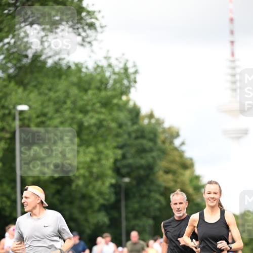 29.06.2025 - hella hamburg halbmarathon Dr. Thomas Lammeyer http://msf.ph/oto/8421193 29.06.2025 10:47:15 Kennedybrücke 1150, 1360, 1656, 1929, 1994, 2401, 2450, 2509, 2580, 2940, 2941, 3378, 3874, 4092, 4334, 4778, 4891, 4892, 5268, 5403, 6440, 6764, 6837, 7357, 7477, 7515, 7557, 7666, 8000, 8161, 8233, 8435, 8525, 8526, 9304, 9980, 10008, 10697, 10734, 10899, 11331 meine-sportfotos.de
