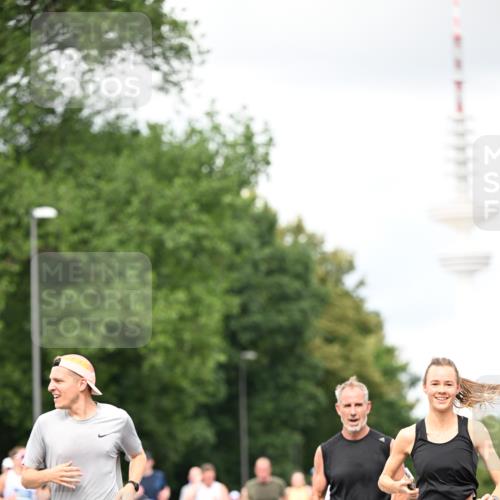 29.06.2025 - hella hamburg halbmarathon Dr. Thomas Lammeyer http://msf.ph/oto/8421199 29.06.2025 10:47:15 Kennedybrücke 1150, 1360, 1656, 1929, 1994, 2401, 2450, 2509, 2580, 2940, 2941, 3378, 3874, 4092, 4334, 4778, 4891, 4892, 5268, 5403, 6440, 6764, 6837, 7357, 7477, 7515, 7557, 7666, 8000, 8161, 8233, 8435, 8525, 8526, 9304, 9980, 10008, 10697, 10734, 10899, 11331 meine-sportfotos.de