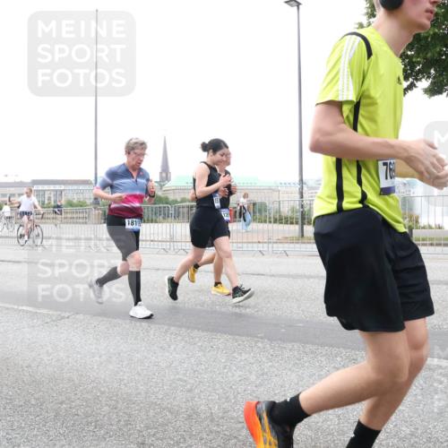 29.06.2025 - hella hamburg halbmarathon Lena Gebhardt http://msf.ph/oto/8421213 29.06.2025 10:52:34 Lombardsbrücke 129, 18115, 769, 1369, 1826, 2146, 2362, 2420, 2528, 2983, 3140, 3227, 3645, 4087, 4273, 4436, 4591, 4729, 4815, 5262, 5360, 6386, 6403, 6404, 6406, 6671, 6985, 7032, 7511, 7690, 7691, 7735, 7737, 7812, 8194, 8196, 8641, 9068, 9070, 9103, 9368, 9731, 10055, 10080, 10296, 10342, 10392, 10600, 10634, 10879, 10884, 10928, 10981, 11084, 11126, 11127, 11297, 11736, 11899, 11974, 12546, 12558, 12994, 14009 meine-sportfotos.de