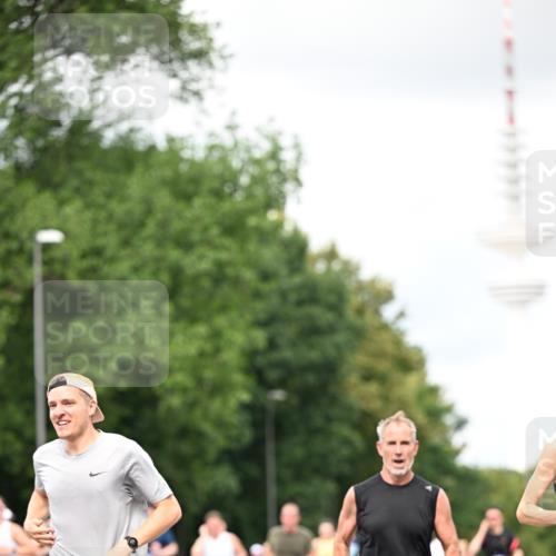 29.06.2025 - hella hamburg halbmarathon Dr. Thomas Lammeyer http://msf.ph/oto/8421221 29.06.2025 10:47:16 Kennedybrücke 1150, 1360, 1656, 1929, 1994, 2401, 2450, 2509, 2580, 2940, 2941, 3378, 3874, 4092, 4334, 4353, 4778, 4891, 4892, 5268, 5403, 6440, 6764, 6837, 7357, 7477, 7515, 7557, 7666, 8000, 8161, 8233, 8435, 8525, 8526, 9304, 9980, 10008, 10536, 10697, 10734, 10899, 11331 meine-sportfotos.de