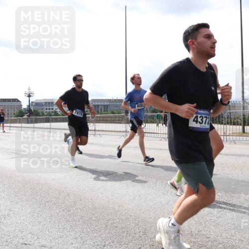 29.06.2025 - hella hamburg halbmarathon Lena Gebhardt http://msf.ph/oto/8421223 29.06.2025 10:27:43 Lombardsbrücke 6012, 7978, 806, 4372, 1148, 2080, 2775, 3389, 4372, 5177, 5285, 5825, 5847, 6214, 7497, 7764, 7944, 7978, 8085, 9567, 9688, 10158, 10412, 10413, 11256, 11692, 11739, 11766, 12500, 12823, 13043, 13860, 14206, 15607, 16569, 16804, 16838, 17427, 17791, 18012, 18097, 18301, 18626, 18766 meine-sportfotos.de