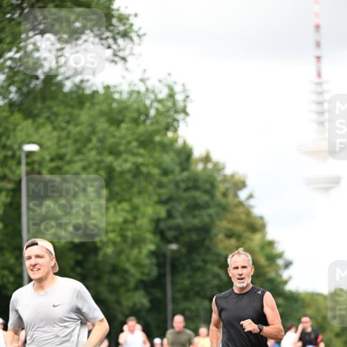 29.06.2025 - hella hamburg halbmarathon Dr. Thomas Lammeyer http://msf.ph/oto/8421228 29.06.2025 10:47:16 Kennedybrücke 1150, 1360, 1656, 1929, 1994, 2401, 2450, 2509, 2580, 2940, 2941, 3378, 3874, 4092, 4334, 4353, 4778, 4891, 4892, 5268, 5403, 6440, 6764, 6837, 7357, 7477, 7515, 7557, 7666, 8000, 8161, 8233, 8435, 8525, 8526, 9304, 9980, 10008, 10536, 10697, 10734, 10899, 11331 meine-sportfotos.de
