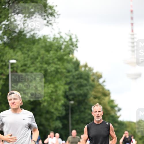 29.06.2025 - hella hamburg halbmarathon Dr. Thomas Lammeyer http://msf.ph/oto/8421241 29.06.2025 10:47:16 Kennedybrücke 1150, 1360, 1656, 1929, 1994, 2401, 2450, 2509, 2580, 2940, 2941, 3378, 3874, 4092, 4334, 4353, 4778, 4891, 4892, 5268, 5403, 6440, 6764, 6837, 7357, 7477, 7515, 7557, 7666, 8000, 8161, 8233, 8435, 8525, 8526, 9304, 9980, 10008, 10536, 10697, 10734, 10899, 11331 meine-sportfotos.de