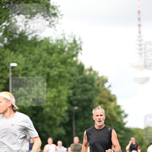 29.06.2025 - hella hamburg halbmarathon Dr. Thomas Lammeyer http://msf.ph/oto/8421258 29.06.2025 10:47:17 Kennedybrücke 1150, 1360, 1656, 1929, 1994, 2401, 2450, 2509, 2580, 2940, 2941, 3378, 3874, 4092, 4334, 4353, 4778, 4891, 4892, 5268, 5403, 6440, 6764, 6837, 7357, 7477, 7515, 7557, 7666, 8000, 8161, 8233, 8435, 8526, 9304, 9980, 10008, 10536, 10697, 10734, 10899, 11331 meine-sportfotos.de