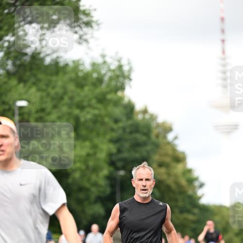 29.06.2025 - hella hamburg halbmarathon Dr. Thomas Lammeyer http://msf.ph/oto/8421264 29.06.2025 10:47:17 Kennedybrücke 1150, 1360, 1656, 1929, 1994, 2401, 2450, 2509, 2580, 2940, 2941, 3378, 3874, 4092, 4334, 4353, 4778, 4891, 4892, 5268, 5403, 6440, 6764, 6837, 7357, 7477, 7515, 7557, 7666, 8000, 8161, 8233, 8435, 8526, 9304, 9980, 10008, 10536, 10697, 10734, 10899, 11331 meine-sportfotos.de