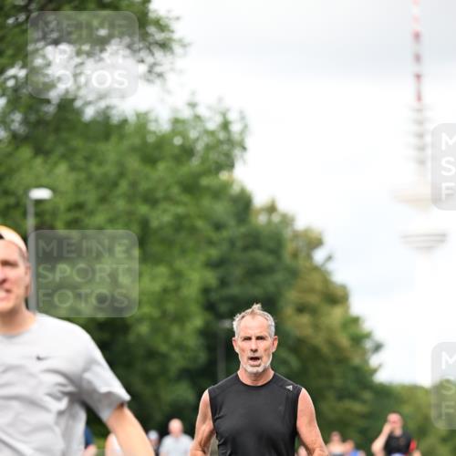 29.06.2025 - hella hamburg halbmarathon Dr. Thomas Lammeyer http://msf.ph/oto/8421272 29.06.2025 10:47:17 Kennedybrücke 1150, 1360, 1656, 1929, 1994, 2401, 2450, 2509, 2580, 2940, 2941, 3378, 3874, 4092, 4334, 4353, 4778, 4891, 4892, 5268, 5403, 6440, 6764, 6837, 7357, 7477, 7515, 7557, 7666, 8000, 8161, 8233, 8435, 8526, 9304, 9980, 10008, 10536, 10697, 10734, 10899, 11331 meine-sportfotos.de