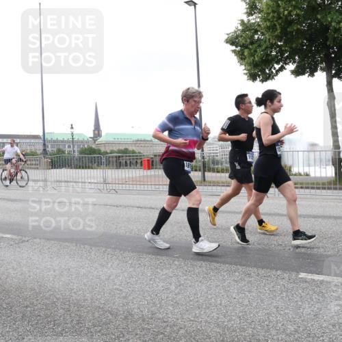 29.06.2025 - hella hamburg halbmarathon Lena Gebhardt http://msf.ph/oto/8421273 29.06.2025 10:52:34 Lombardsbrücke 10928, 9068, 181, 112, 1369, 1826, 2146, 2362, 2420, 2528, 2983, 3140, 3227, 3645, 4087, 4273, 4436, 4591, 4729, 4815, 5262, 5360, 6386, 6403, 6404, 6406, 6671, 6985, 7032, 7511, 7690, 7691, 7735, 7737, 7812, 8194, 8196, 8641, 9068, 9070, 9103, 9368, 9731, 10055, 10080, 10296, 10342, 10392, 10600, 10634, 10879, 10884, 10928, 10981, 11084, 11126, 11127, 11297, 11736, 11899, 11974, 12546, 12558, 12994, 14009 meine-sportfotos.de
