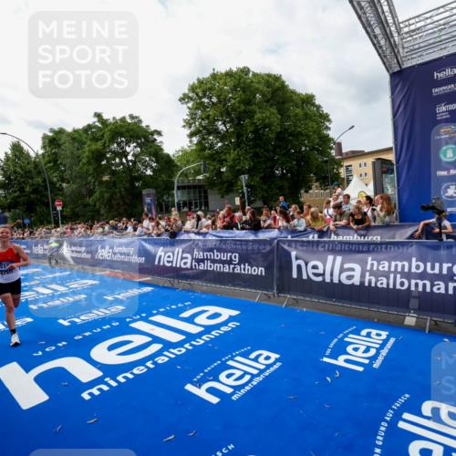 29.06.2025 - hella hamburg halbmarathon Zöllner http://msf.ph/oto/8421278 29.06.2025 10:31:53 Ziel 3935, 5187, 10927, 11929 meine-sportfotos.de
