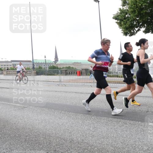 29.06.2025 - hella hamburg halbmarathon Lena Gebhardt http://msf.ph/oto/8421290 29.06.2025 10:52:34 Lombardsbrücke 11, 9368, 181, 112, 1369, 1826, 2146, 2362, 2420, 2528, 2983, 3140, 3227, 3645, 4087, 4273, 4436, 4591, 4729, 4815, 5262, 5360, 6386, 6403, 6404, 6406, 6671, 6985, 7032, 7511, 7690, 7691, 7735, 7737, 7812, 8194, 8196, 8641, 9068, 9070, 9103, 9368, 9731, 10055, 10080, 10296, 10342, 10392, 10600, 10634, 10879, 10884, 10928, 10981, 11084, 11126, 11127, 11297, 11736, 11899, 11974, 12546, 12558, 12994, 14009 meine-sportfotos.de