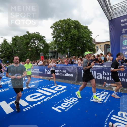 29.06.2025 - hella hamburg halbmarathon Zöllner http://msf.ph/oto/8421294 29.06.2025 10:53:40 Ziel 1030, 1098, 1502, 1783, 2058, 2630, 3399, 3819, 5399, 6628, 6762, 10549, 10895, 11588, 11589, 11604, 12632, 13865, 15061, 15113, 15441, 15497, 15856, 16092, 18143, 18450, 18612, 18666, 18715 meine-sportfotos.de