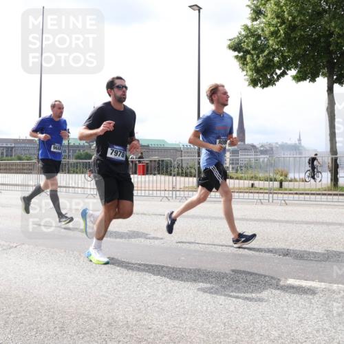 29.06.2025 - hella hamburg halbmarathon Lena Gebhardt http://msf.ph/oto/8421304 29.06.2025 10:27:44 Lombardsbrücke 7978, 9688, 808, 1148, 2080, 3389, 4372, 5177, 5285, 5825, 5847, 6214, 6632, 7497, 7764, 7944, 7978, 8085, 9567, 9688, 10158, 10412, 10413, 11256, 11692, 11739, 11766, 12500, 12780, 12823, 13043, 13860, 14206, 15607, 16569, 16804, 16838, 17427, 17791, 18012, 18097, 18301, 18626, 18766 meine-sportfotos.de