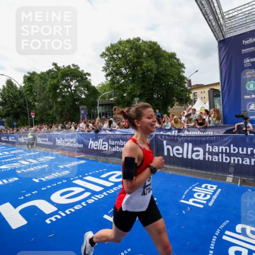 29.06.2025 - hella hamburg halbmarathon Zöllner http://msf.ph/oto/8421321 29.06.2025 10:31:53 Ziel 3935, 5187, 10927, 11929 meine-sportfotos.de