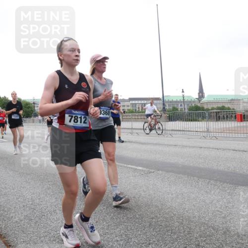 29.06.2025 - hella hamburg halbmarathon Lena Gebhardt http://msf.ph/oto/8421323 29.06.2025 10:52:35 Lombardsbrücke 13208, 17602, 13207, 7812, 368, 1369, 1826, 2146, 2362, 2420, 2528, 2983, 3140, 3227, 3645, 4087, 4273, 4436, 4591, 4729, 4815, 5262, 5360, 6386, 6403, 6404, 6406, 6671, 6985, 7032, 7511, 7690, 7691, 7735, 7737, 7812, 8194, 8196, 8641, 9068, 9070, 9103, 9368, 9731, 10055, 10080, 10296, 10342, 10392, 10600, 10634, 10879, 10884, 10928, 10981, 11084, 11126, 11127, 11297, 11736, 11899, 11974, 12127, 12128, 12546, 12558, 12994, 14009 meine-sportfotos.de