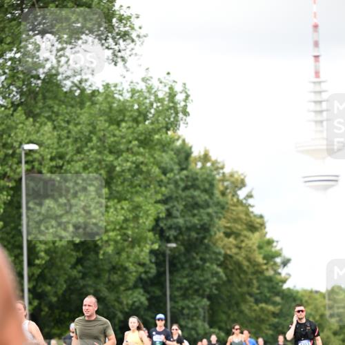 29.06.2025 - hella hamburg halbmarathon Dr. Thomas Lammeyer http://msf.ph/oto/8421329 29.06.2025 10:47:20 Kennedybrücke 1150, 1310, 1360, 1656, 1929, 1994, 2401, 2450, 2509, 2580, 2940, 2941, 3283, 3378, 3764, 3874, 4092, 4334, 4353, 4778, 4891, 4892, 5268, 5403, 5755, 6764, 6837, 7477, 7515, 7557, 8000, 8161, 8233, 8435, 9304, 10008, 10536, 10697, 10734, 10899 meine-sportfotos.de