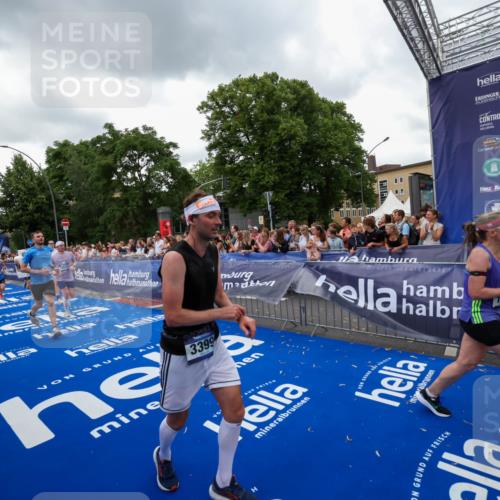29.06.2025 - hella hamburg halbmarathon Zöllner http://msf.ph/oto/8421330 29.06.2025 10:53:42 Ziel 1030, 1502, 1783, 2058, 2082, 2630, 3399, 3819, 5399, 6628, 6762, 10549, 10895, 11588, 11589, 11604, 12632, 13865, 14702, 15061, 15441, 15856, 16092, 17482, 18143, 18514, 18666, 18715 meine-sportfotos.de